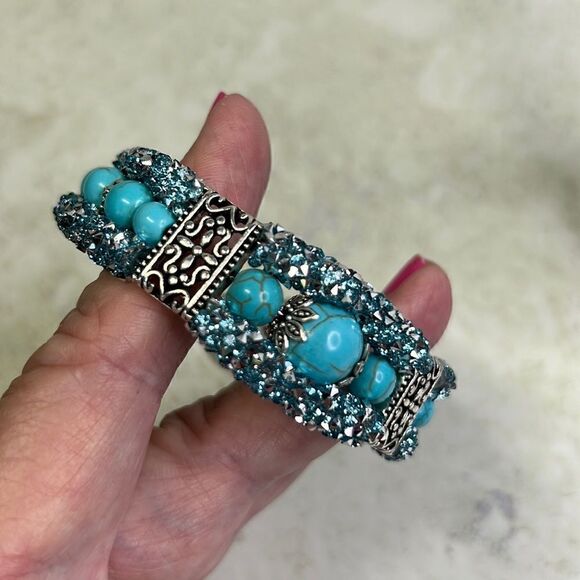 Boho Bling Bracelet Vintage Style Silver Tone Turquoise Beads NWT - Picture 1 of 6